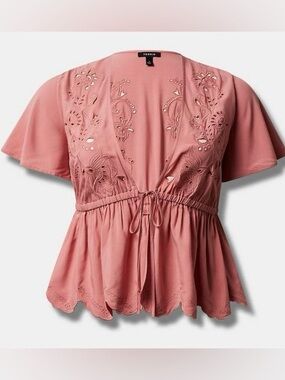 Torrid Eyelet Challis Tie Front Third Piece dusty rose color. Plus size 4